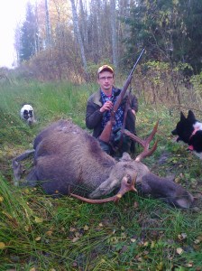 Zintis Vucenlazdāns 2.kategorija kinologs, pārzina laikas, pašam pieder krievu-Eiropas laikas, Rietumsibīrijas laikas, pieredze suņu audzēšanā - 15 gadi, LMKA darbojas 4 gadi, tālrunis: 29179922